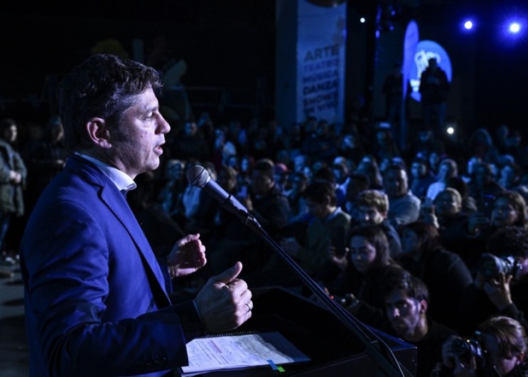 Kicillof refuerza seguridad y entrega escrituras en San Miguel: duras críticas a Milei