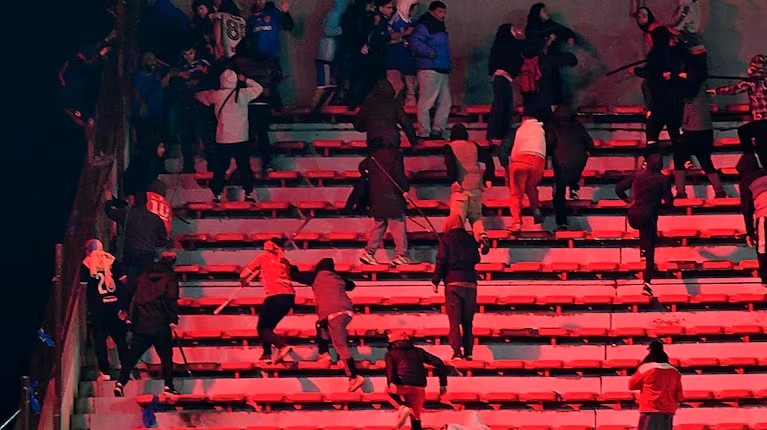 Cancelan Independiente vs. Universidad de Chile por violentos incidentes