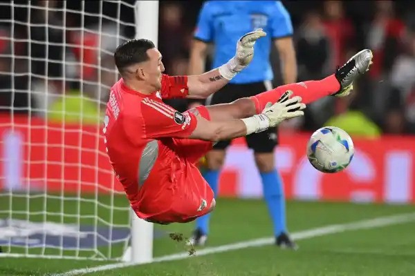 River sufrió hasta el final, pero Armani lo salvó en los penales y ya está en cuartos