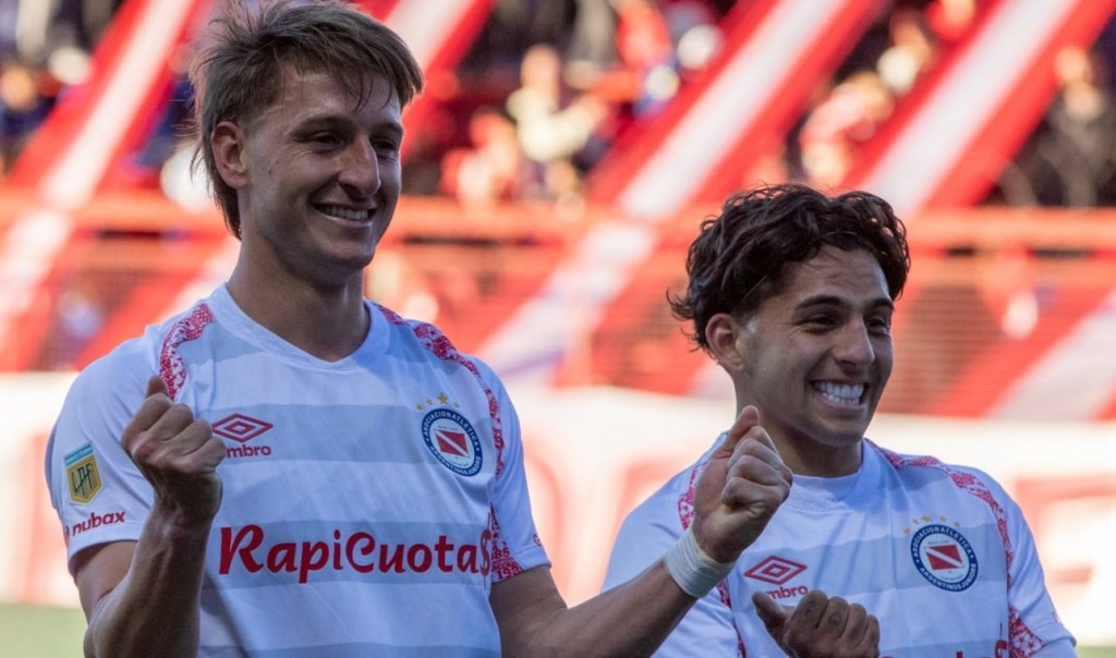 ¡Argentinos humilla a Racing y lo hunde en la crisis!