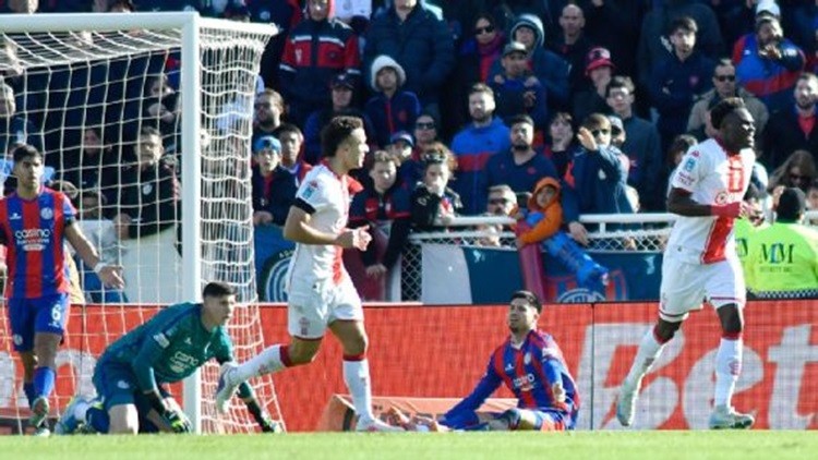 &iexcl;GOLPE HIST&Oacute;RICO EN EL CL&Aacute;SICO! Hurac&aacute;n venci&oacute; a San Lorenzo, rompi&oacute; una racha de 25 a&ntilde;os y desat&oacute; la bronca del Cicl&oacute;n