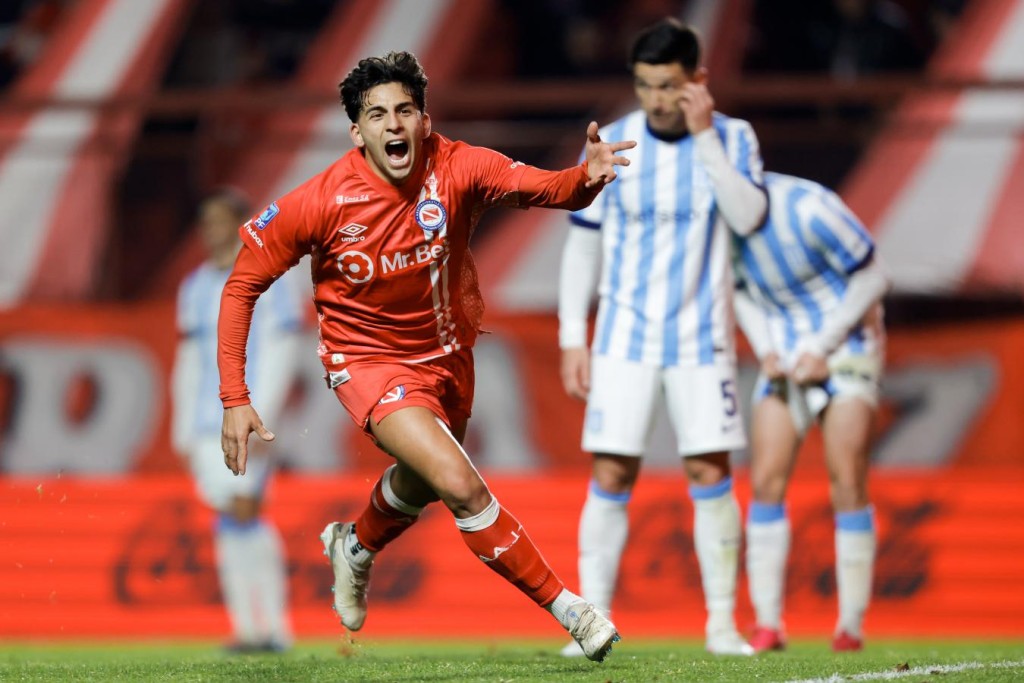 &iexcl;ARGENTINOS NO PARA! El Bicho venci&oacute; a Racing en un partidazo y sigue con puntaje ideal