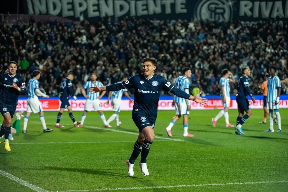 VOLVI&Oacute; A LA CIMA: Independiente Rivadavia dio vuelta a Racing, lo gole&oacute; y recuper&oacute; el liderazgo anual