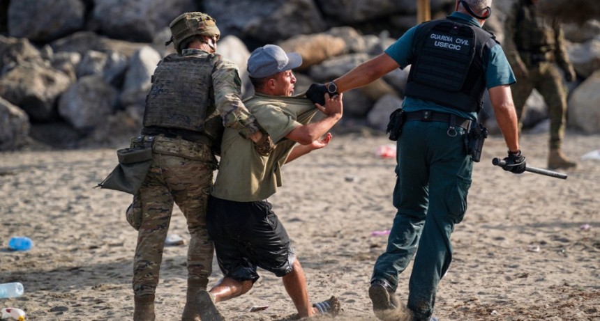 CEUTA EN ALERTA: Espa&ntilde;a sospecha que Marruecos permiti&oacute; la ola migratoria como presi&oacute;n diplom&aacute;tica