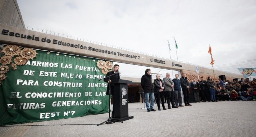 Kicillof desafi&oacute; a Milei desde Berazategui: inaugur&oacute; una escuela y anunci&oacute; nuevas obras para educaci&oacute;n y rutas