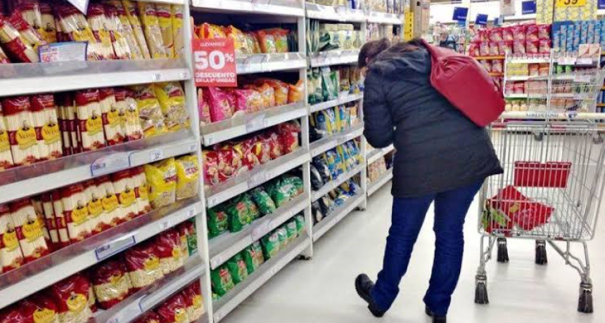 POBREZA EN ALZA: una familia necesit&oacute; m&aacute;s de $1,5 millones en julio para llegar a fin de mes
