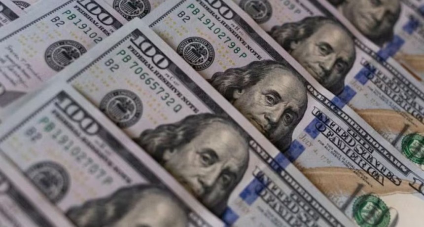 D&Oacute;LAR EN ALERTA: el Gobierno tuvo que emitir pesos y pagar tasas m&aacute;s altas para contener la presi&oacute;n cambiaria