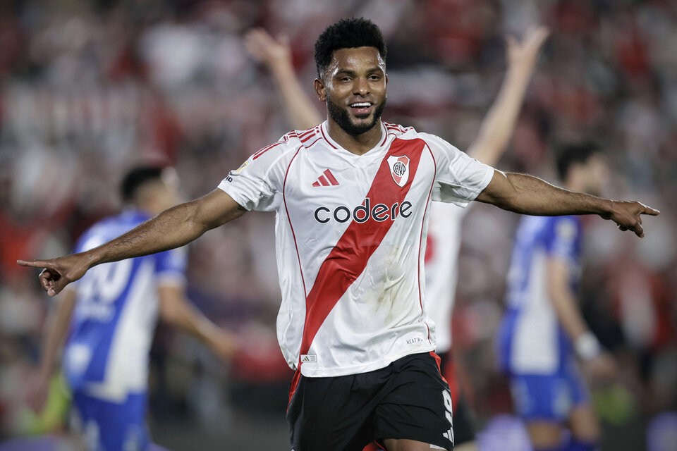 ¡Aplausos y Goleada! River Arrasa 4-1 a Atlético Tucumán y Se Prepara para el Duelo Contra Colo-Colo y el Superclásico