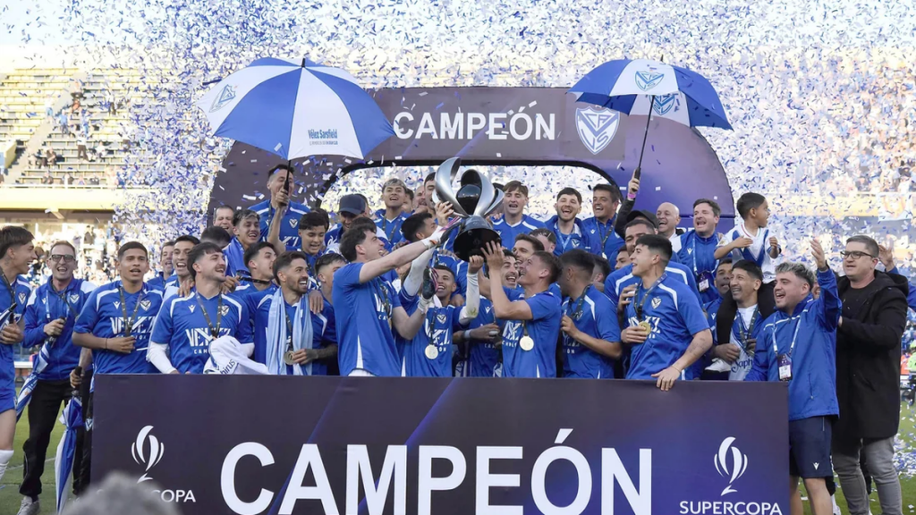 Vélez se coronó campeón de la Supercopa Argentina con un doblete de Jano Gordon