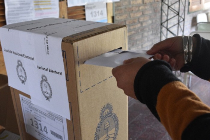 Buenos Aires en vilo: Milei y el peronismo en una elección que puede ser clave para el país 