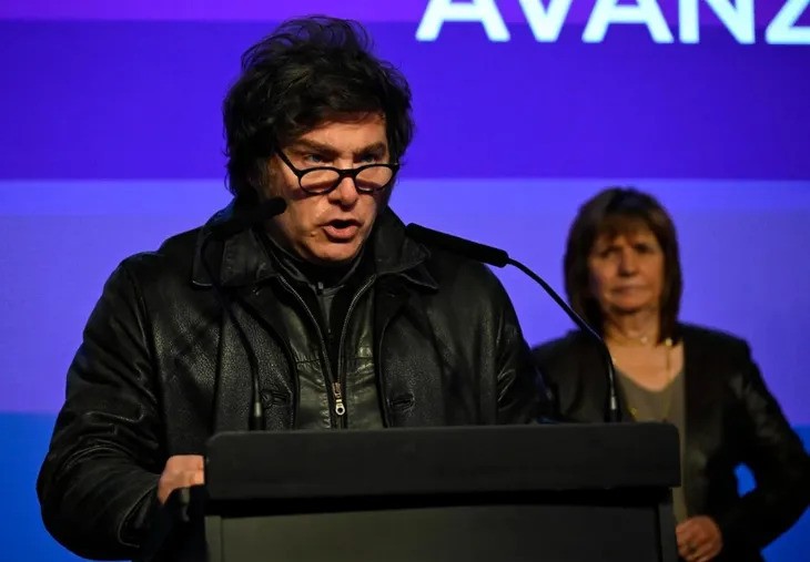 Milei mueve las piezas pero todo sigue igual: nueva “mesa nacional” sin cambios reales
