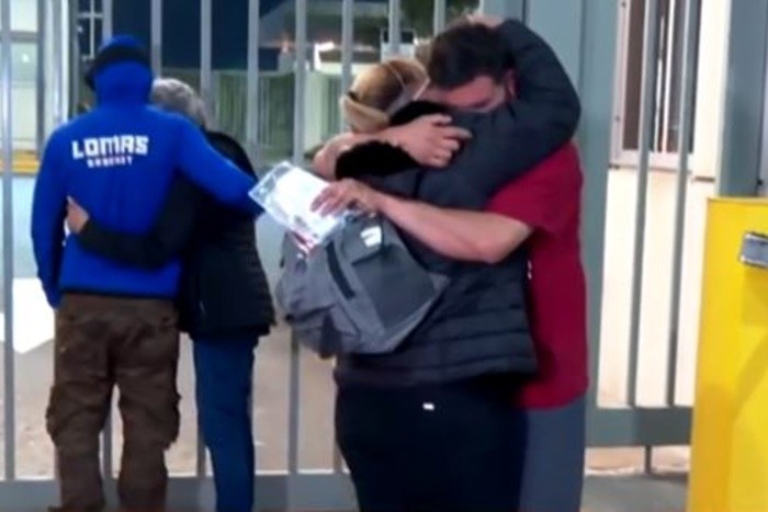Drama en Ezeiza: diez argentinos deportados de EE.UU. llegan entre lágrimas y denuncias de racismo
