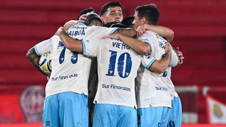 Racing arrasa en el Ducó y llega encendido al duelo copero con Vélez