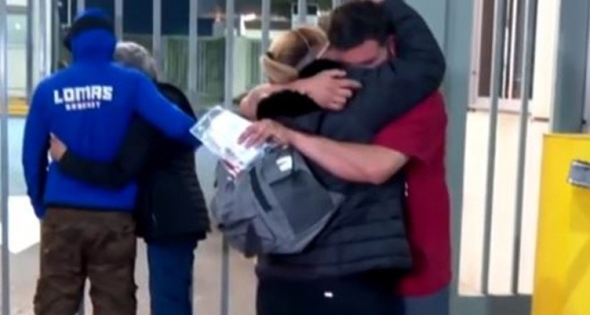 Drama en Ezeiza: diez argentinos deportados de EE.UU. llegan entre lágrimas y denuncias de racismo