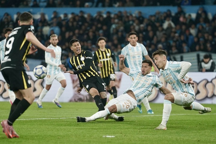 CRISIS TOTAL EN RACING: perdi&oacute; sobre la hora y ya lleva siete partidos sin ganar