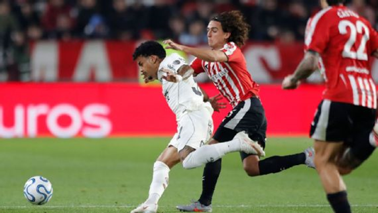 ESTUDIANTES FUE M&Aacute;S, PERO NO ALCANZ&Oacute;: empat&oacute; con Corinthians y deber&aacute; definir en Brasil