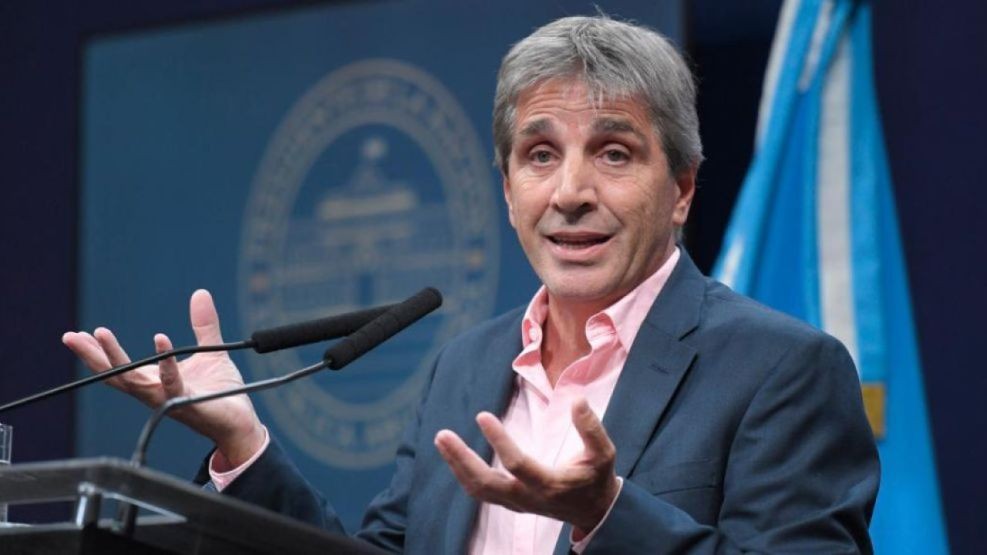 &iexcl;CAPUTO FESTEJA EL SUPER&Aacute;VIT! El ajuste detr&aacute;s de las cuentas que golpea a provincias, jubilados y trabajadores