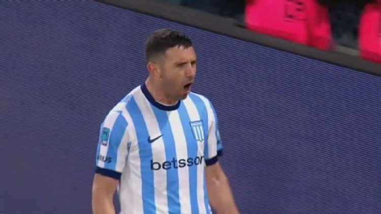 &iexcl;RACING VOLVI&Oacute; A GANAR! La Academia gole&oacute; a Sarmiento con tres golazos y cort&oacute; la mala racha