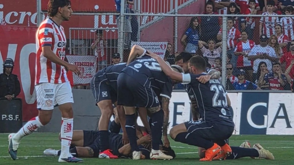 &iexcl;INDEPENDIENTE LO DIO VUELTA! El Rojo venci&oacute; a Uni&oacute;n y se meti&oacute; en la pelea por todo