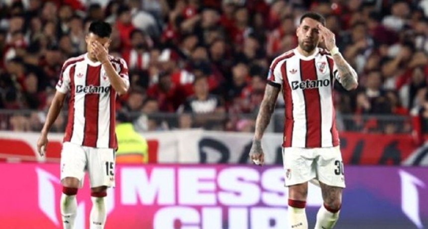 &iexcl;GOLPAZO PARA RIVER! Hurac&aacute;n lo venci&oacute; en el Monumental y Ponzio sufri&oacute; su primera derrota