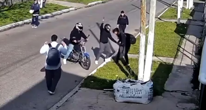 &iexcl;VIOLENTO ASALTO EN GONZ&Aacute;LEZ CAT&Aacute;N! Golpearon a un estudiante con un arma y escaparon tras disparar al aire