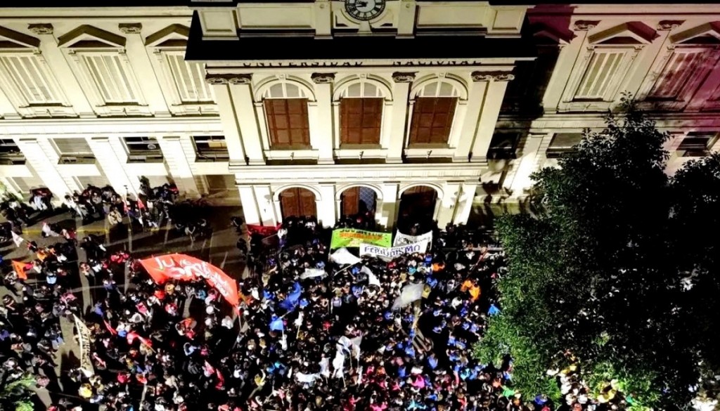 Universidades en pie de guerra: masivas tomas y protestas tras el veto al financiamiento universitario