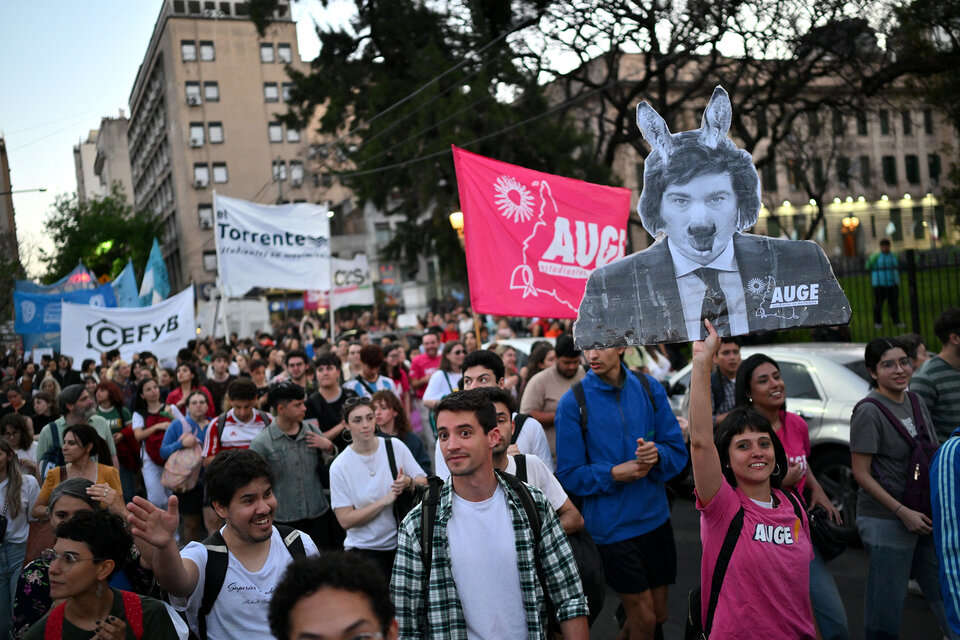 Universidades en pie de lucha: Estudiantes se movilizan contra el veto al presupuesto universitario