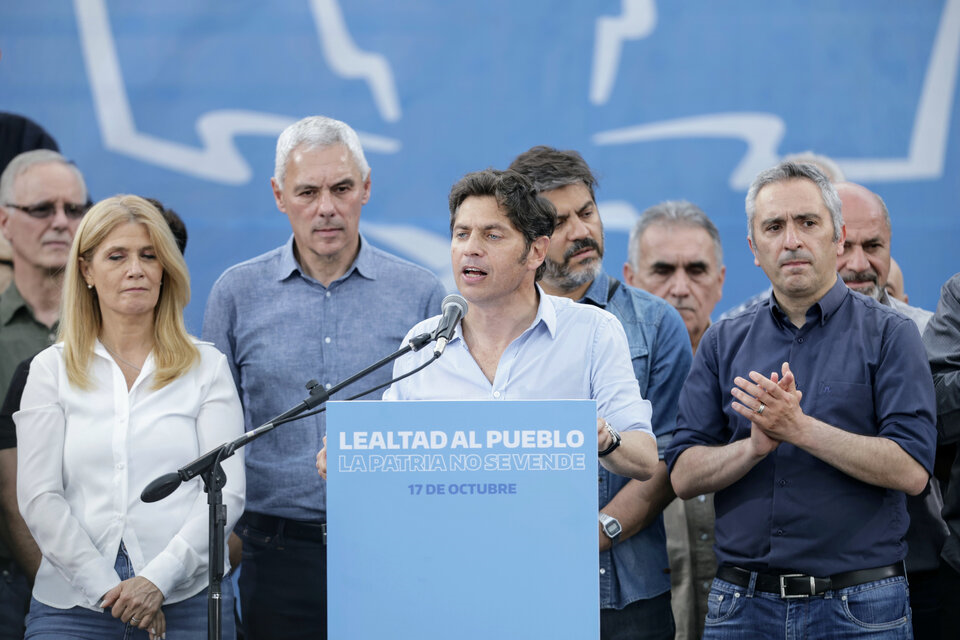 Kicillof pidió unidad del peronismo y criticó el ajuste de Milei en un acto en Berisso