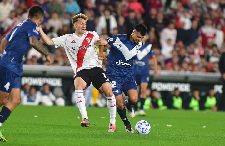 River y Vélez se reparten puntos en un emocionante empate 1-1 en el Monumental