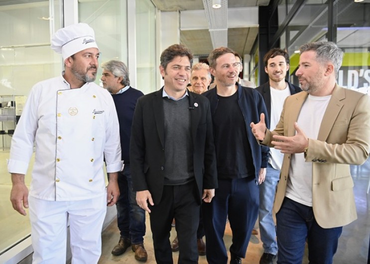 Kicillof recorre fábricas en Mar del Plata y lanza dura crítica a la política económica nacional