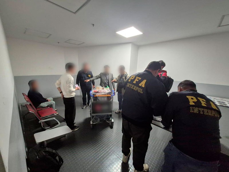 Cayó en Ezeiza y ya fue extraditado: un filipino acusado de traficar dos toneladas de cocaína hacia China