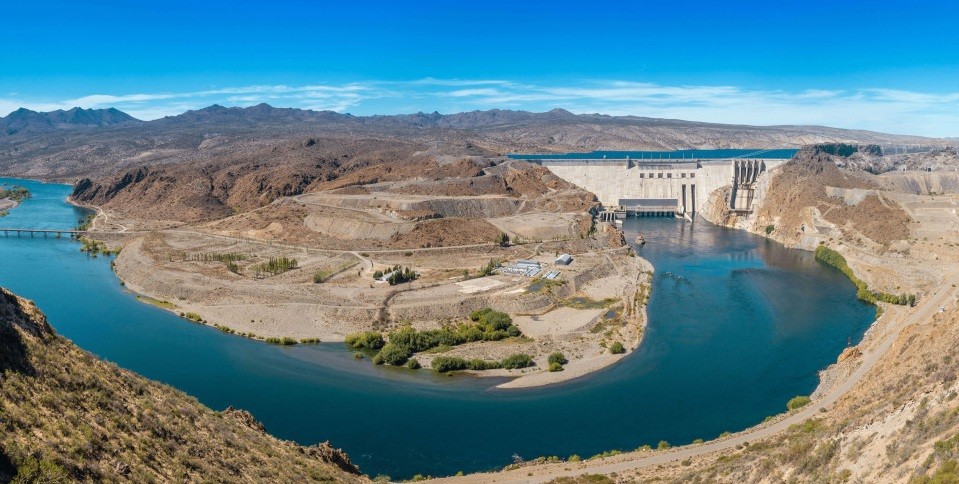 Milei acelera la privatización energética: pone en venta total cuatro represas clave del país