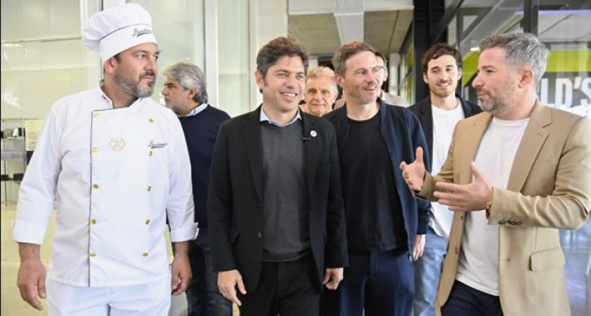 Kicillof recorre fábricas en Mar del Plata y lanza dura crítica a la política económica nacional