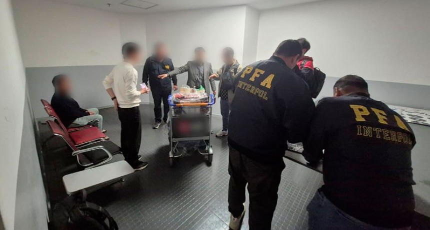 Cayó en Ezeiza y ya fue extraditado: un filipino acusado de traficar dos toneladas de cocaína hacia China