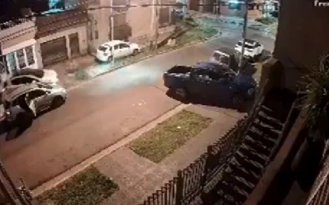 &iexcl;ASALTO FATAL! Intentaron robarle el auto, atropell&oacute; a uno de los ladrones y muri&oacute;