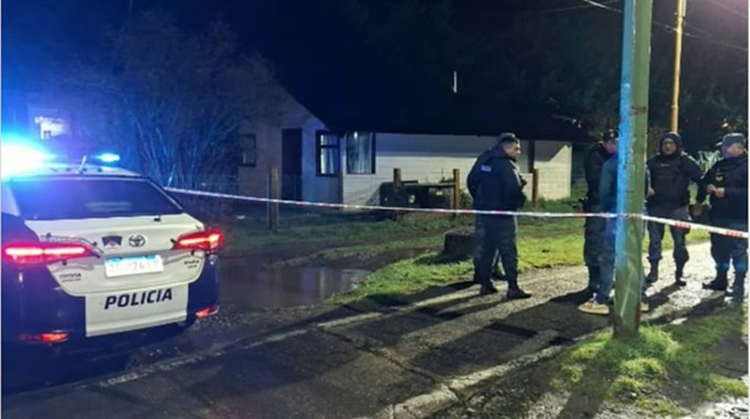 &iexcl;HORROR EN VILLA LA ANGOSTURA! Asesinaron a una ni&ntilde;a de tres a&ntilde;os y su padre qued&oacute; internado bajo custodia