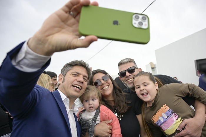&iexcl;NUEVAS CASAS Y CRUCE POL&Iacute;TICO! Kicillof entreg&oacute; 64 viviendas en San Vicente y cuestion&oacute; a Milei