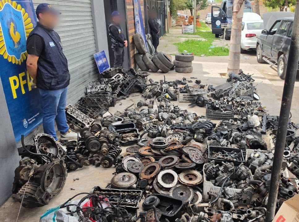 &iexcl;GOLPE AL DESARMADERO ILEGAL! Secuestraron 1.200 autopartes en Isidro Casanova