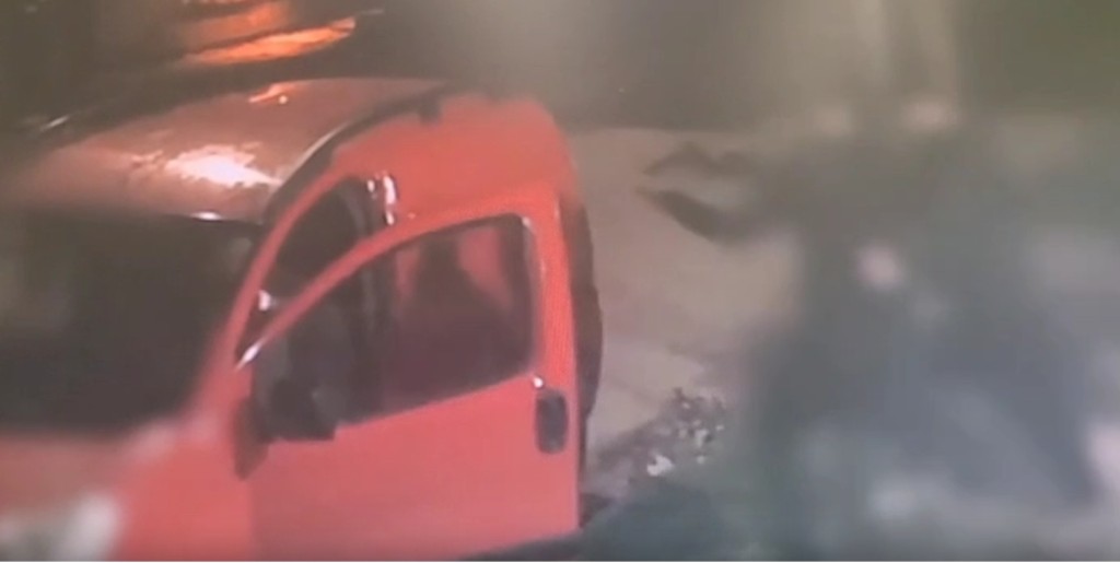 &iexcl;VIOLENTO ATAQUE! Atacaron a un hombre cuando estacionaba y detuvieron a cuatro sospechosos