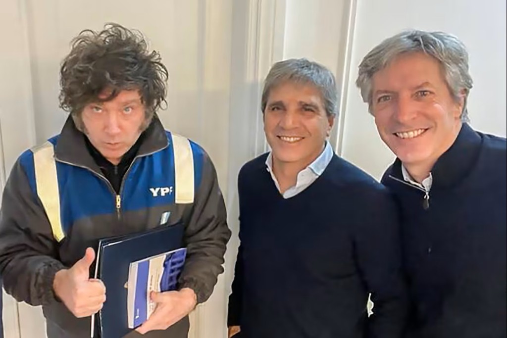 &iexcl;ESC&Aacute;NDALO POR EL ORO! Denunciaron a Caputo y Bausili por presuntas operaciones con las reservas
