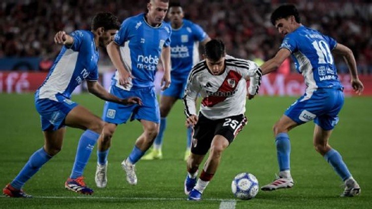 &iexcl;RIVER VOLVI&Oacute; A GANAR! Venci&oacute; a Estudiantes de R&iacute;o Cuarto y qued&oacute; a un paso de la clasificaci&oacute;n