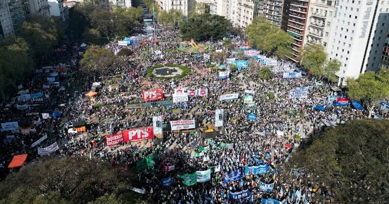 LO QUE TODOS SE PREGUNTAN: &iquest;Se puede cumplir la ley universitaria sin romper el equilibrio fiscal?