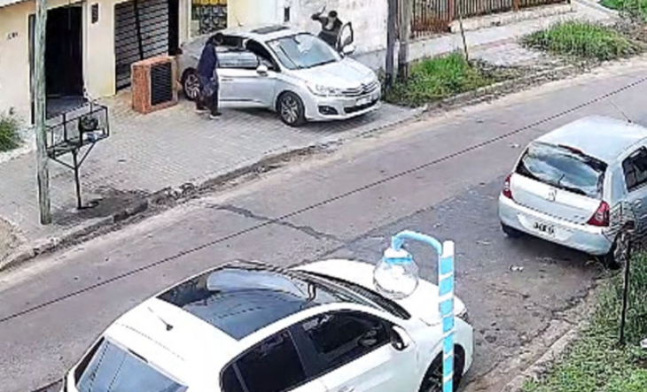 VIOLENTO ASALTO EN CASEROS: le dieron un culatazo en la cabeza para robarle el auto