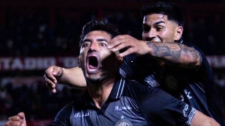ARGENTINOS JUNIORS PEG&Oacute; EL GOLPE: venci&oacute; a Independiente Rivadavia y alcanz&oacute; a Boca en la tabla anual