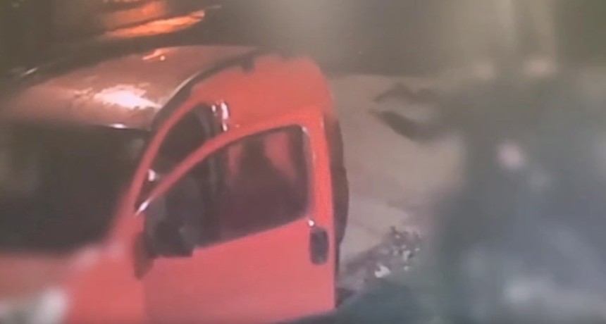 &iexcl;VIOLENTO ATAQUE! Atacaron a un hombre cuando estacionaba y detuvieron a cuatro sospechosos