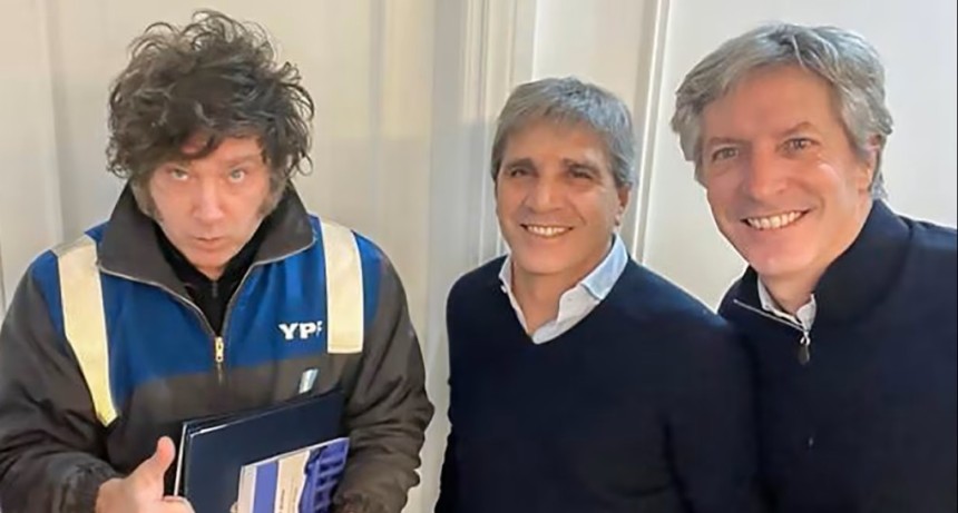 &iexcl;ESC&Aacute;NDALO POR EL ORO! Denunciaron a Caputo y Bausili por presuntas operaciones con las reservas