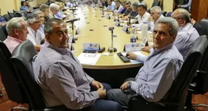 &iexcl;La CGT apaga la llama del paro y apuesta al di&aacute;logo: Moyano queda aislado!