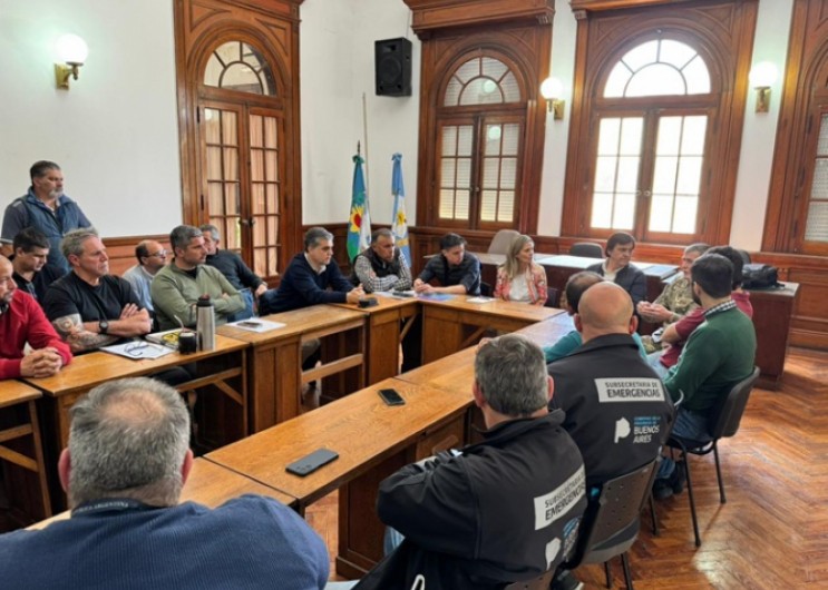 Inundaciones sin freno: la Provincia asiste a los afectados y denuncia la paralización de obras clave en el Río Salado