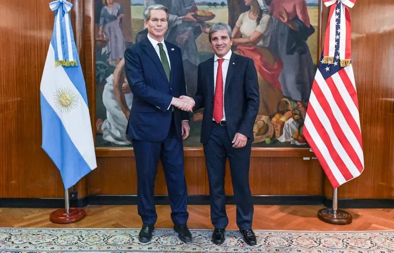 Bessent lo admitió: EE. UU. “hizo dinero” con la operación que sostuvo a Milei y dejó a la Argentina más endeudada