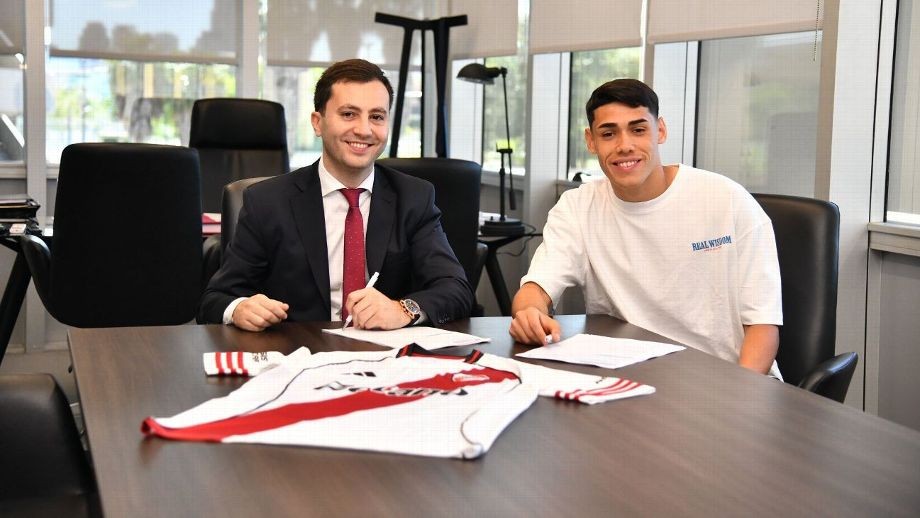 River blindó a su nueva joya millonaria: Lencina firmó hasta 2028 con una cláusula de 100 millones de dólares